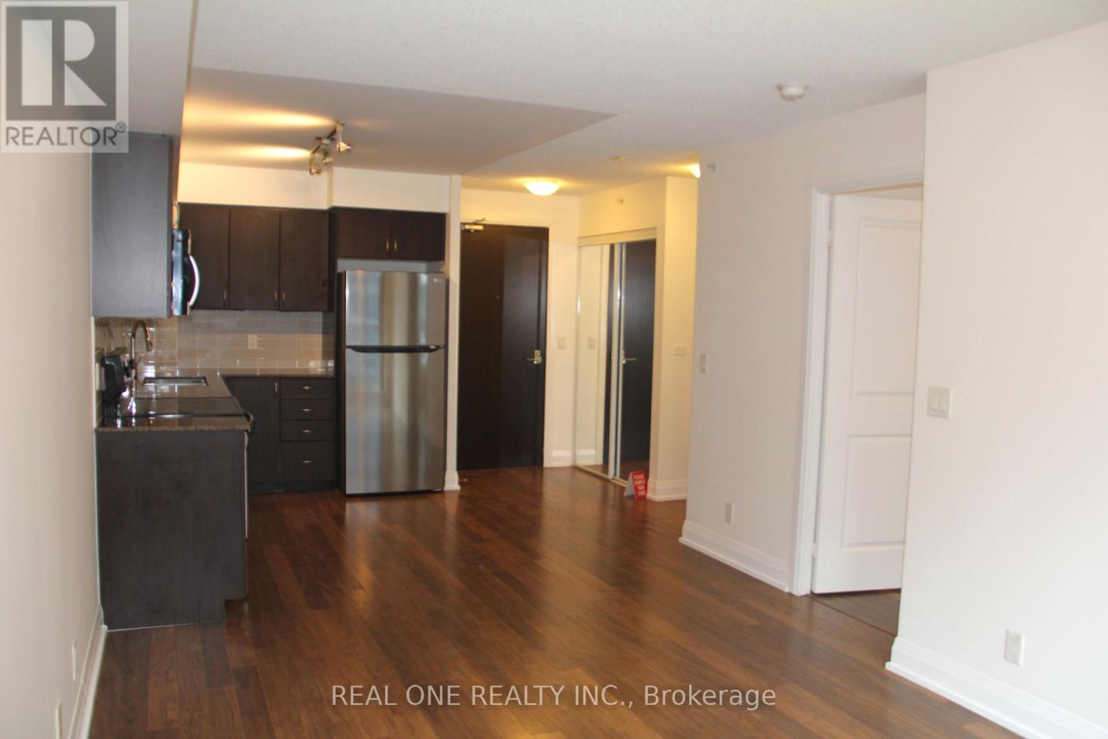 510 - 376 Highway 7 E, Richmond Hill (Doncrest), Ontario  L4B 0C7 - Photo 5 - N12401713