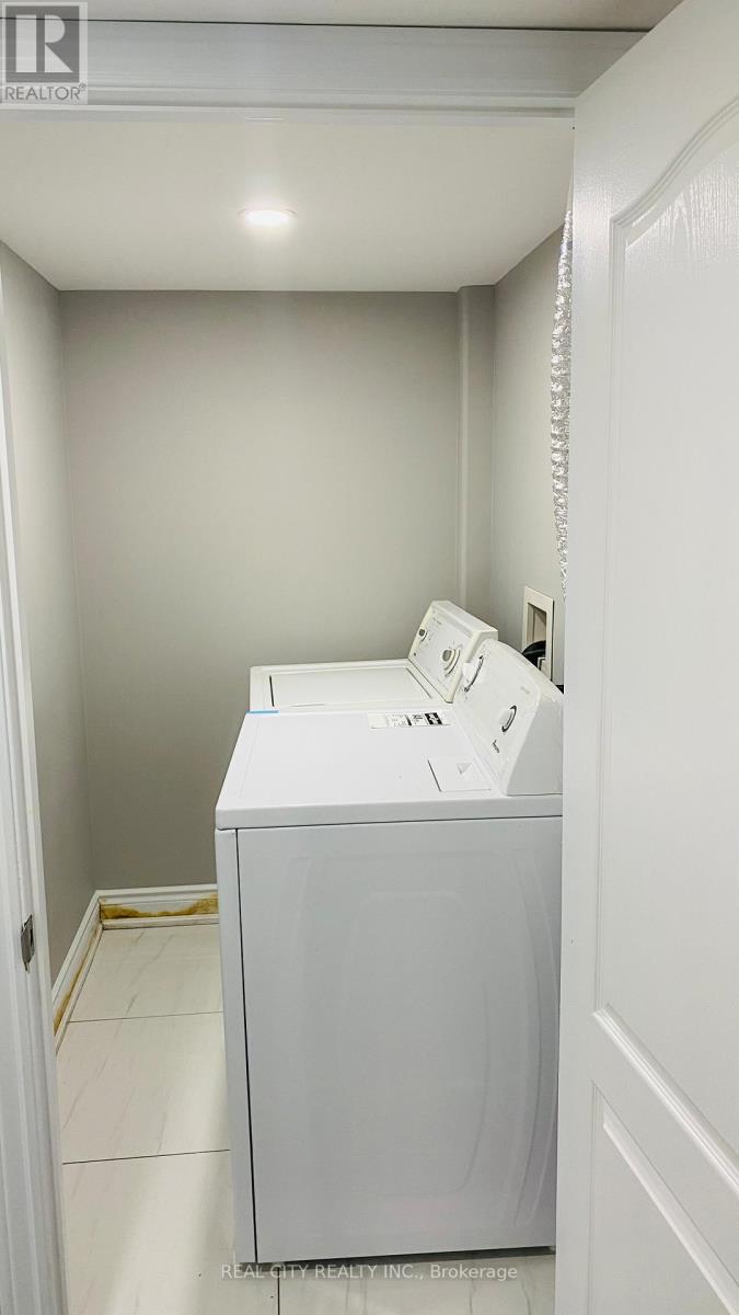 5953 Chorley Basement Place, Mississauga, Ontario L5M 5L8 - Photo 11 - W12401724