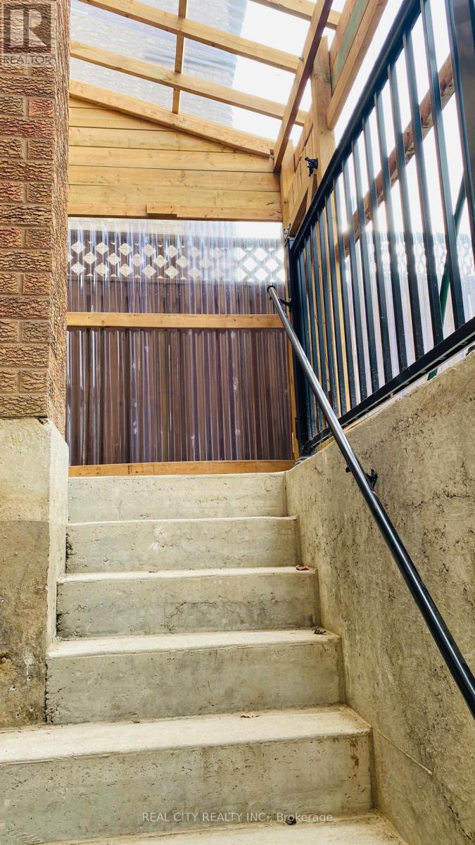 5953 Chorley Basement Place, Mississauga, Ontario L5M 5L8 - Photo 24 - W12401724