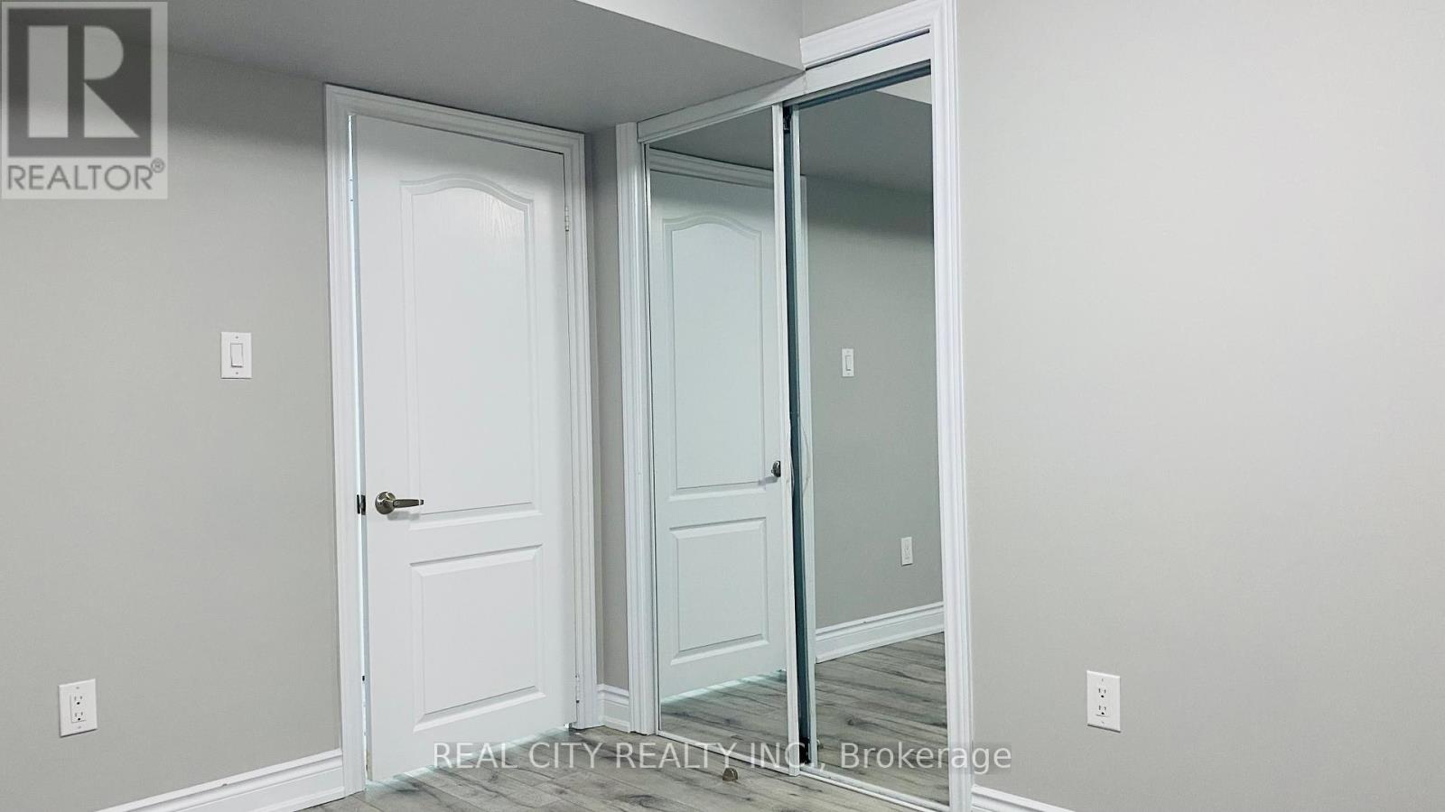 5953 Chorley Basement Place, Mississauga, Ontario L5M 5L8 - Photo 5 - W12401724