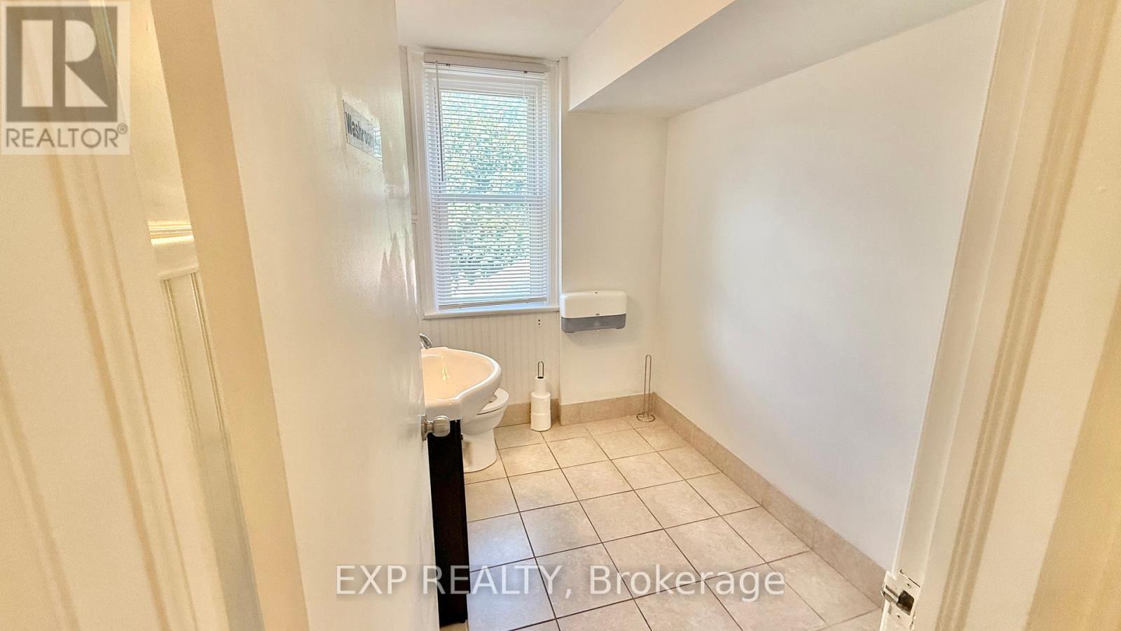 74 Queen Street N, Kitchener, Ontario  N2H 2H3 - Photo 35 - X12401718