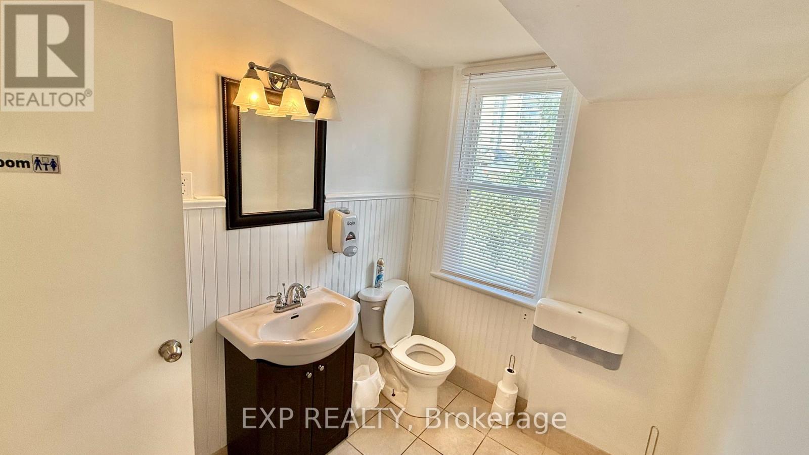 74 Queen Street N, Kitchener, Ontario  N2H 2H3 - Photo 36 - X12401718