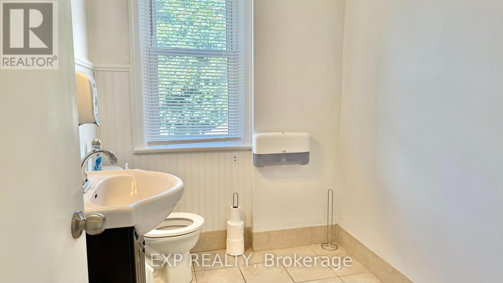 74 Queen Street N, Kitchener, Ontario  N2H 2H3 - Photo 37 - X12401718
