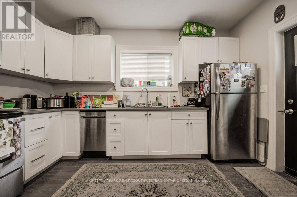 374 Louisa Street, Kitchener, Ontario  N2H 5N4 - Photo 6 - X12401727