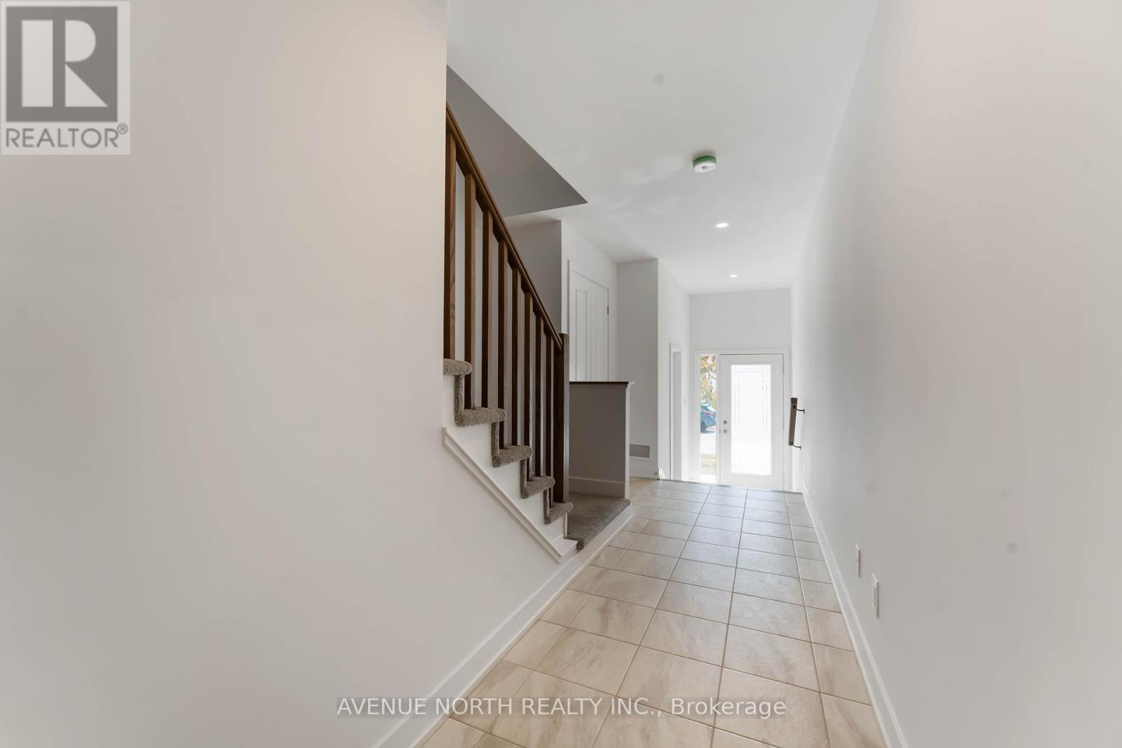 870 Anciano Crescent, Ottawa, Ontario  K2S 2R8 - Photo 4 - X12401759