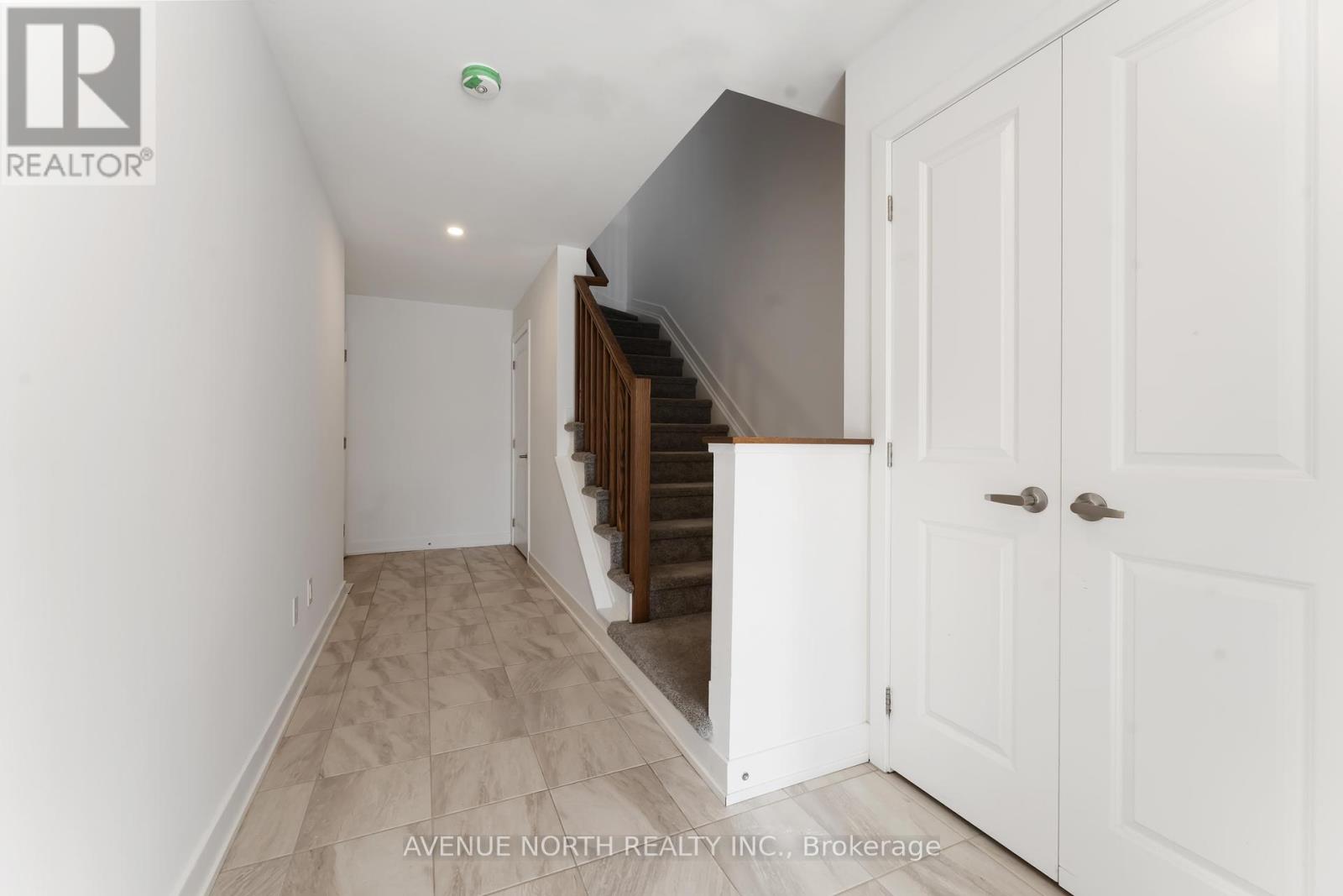 870 Anciano Crescent, Ottawa, Ontario  K2S 2R8 - Photo 5 - X12401759