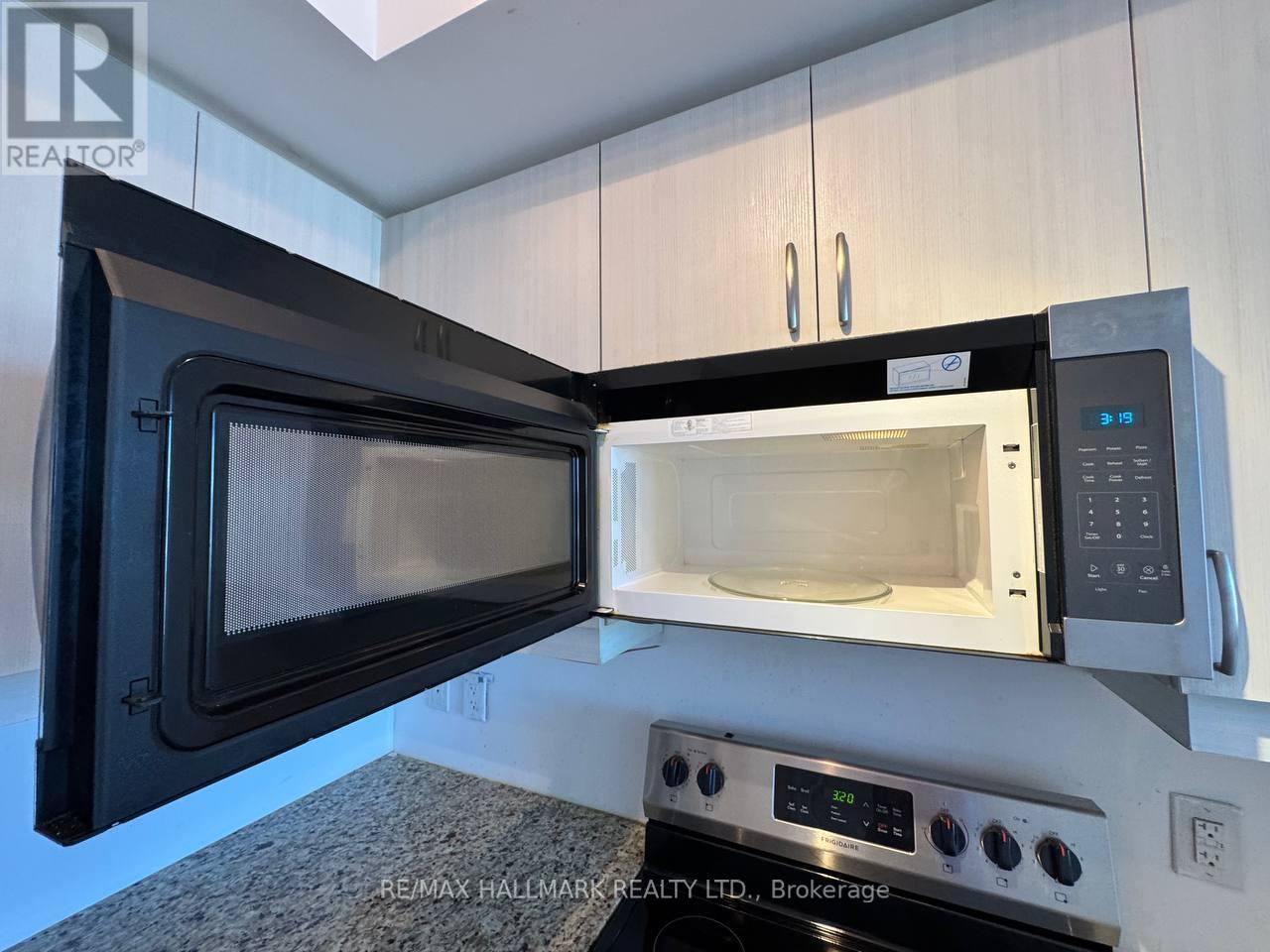 1114 - 9205 Yonge Street, Richmond Hill, Ontario  L4C 6Z2 - Photo 17 - N12401762