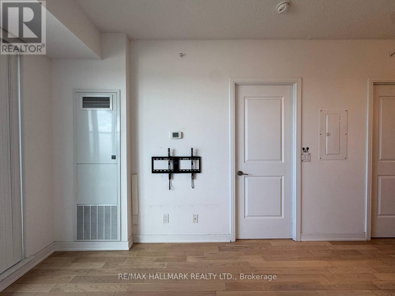 1114 - 9205 Yonge Street, Richmond Hill, Ontario  L4C 6Z2 - Photo 8 - N12401762