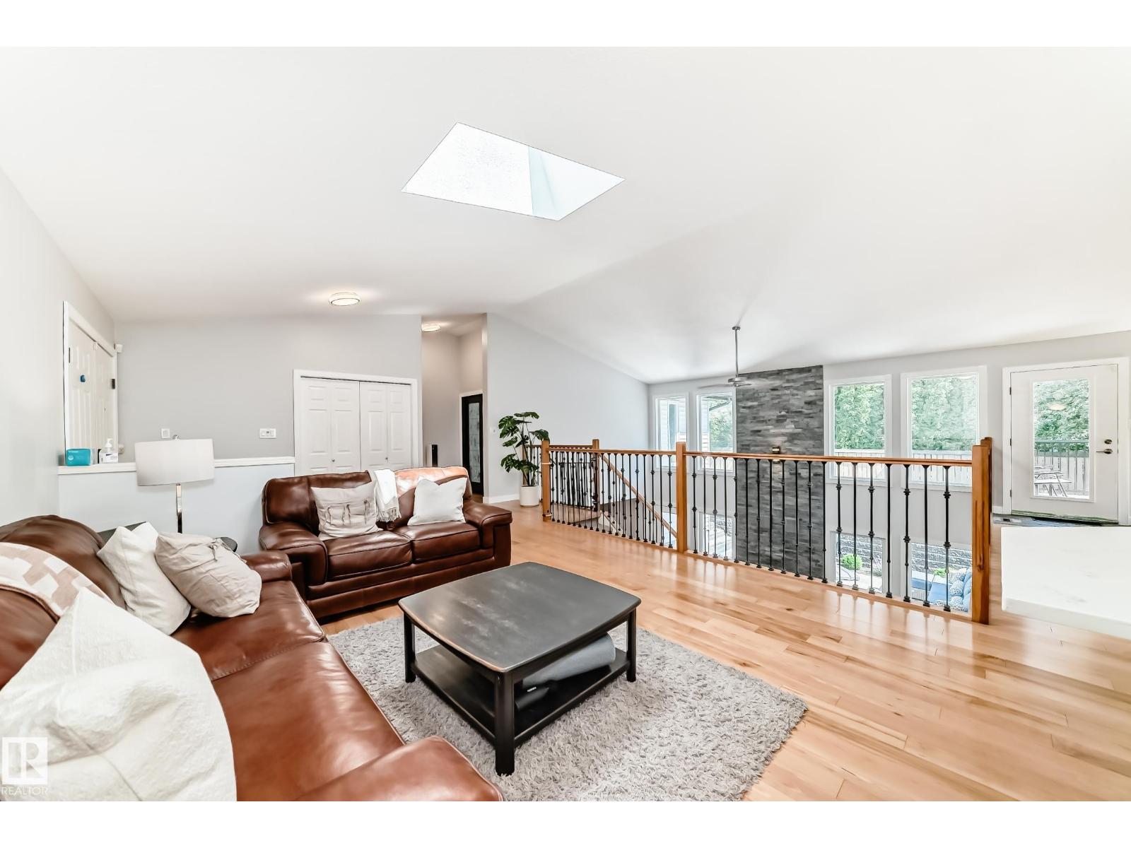 424 Butchart Dr Nw, Edmonton, Alberta  T6R 1R1 - Photo 11 - E4457650