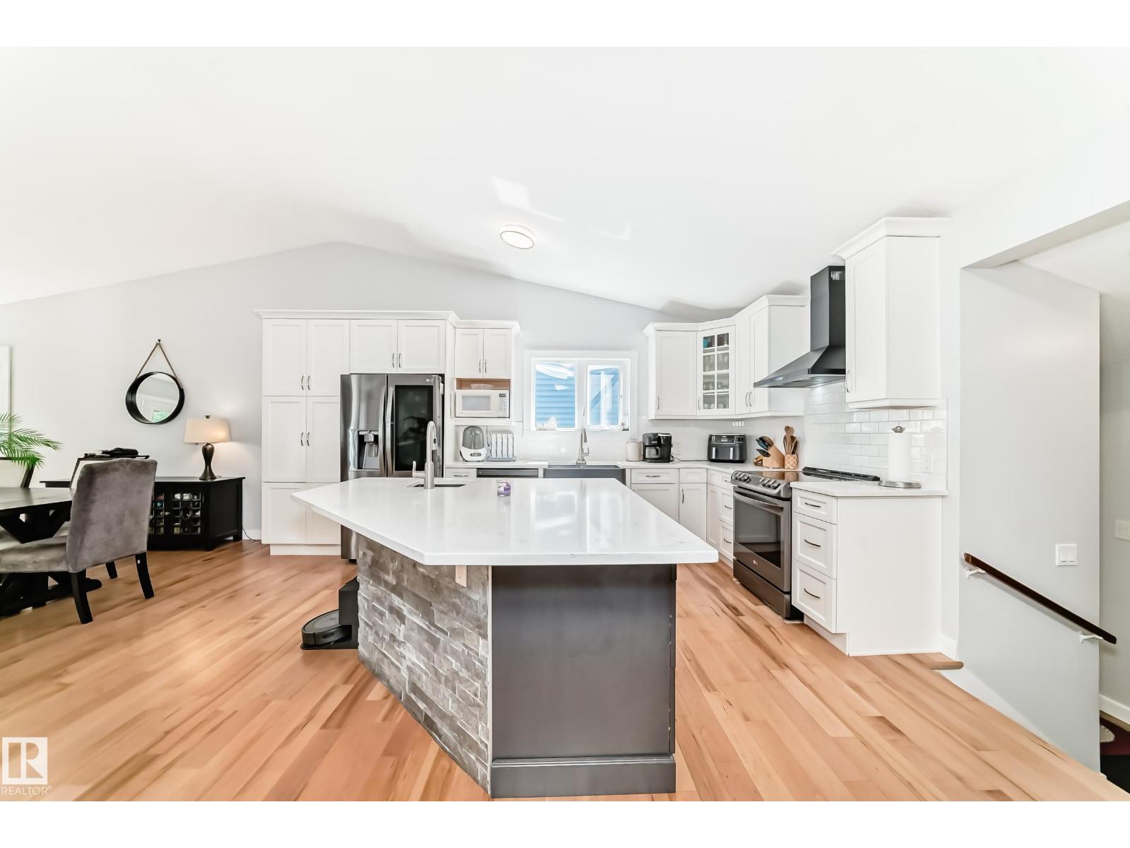 424 Butchart Dr Nw, Edmonton, Alberta  T6R 1R1 - Photo 14 - E4457650