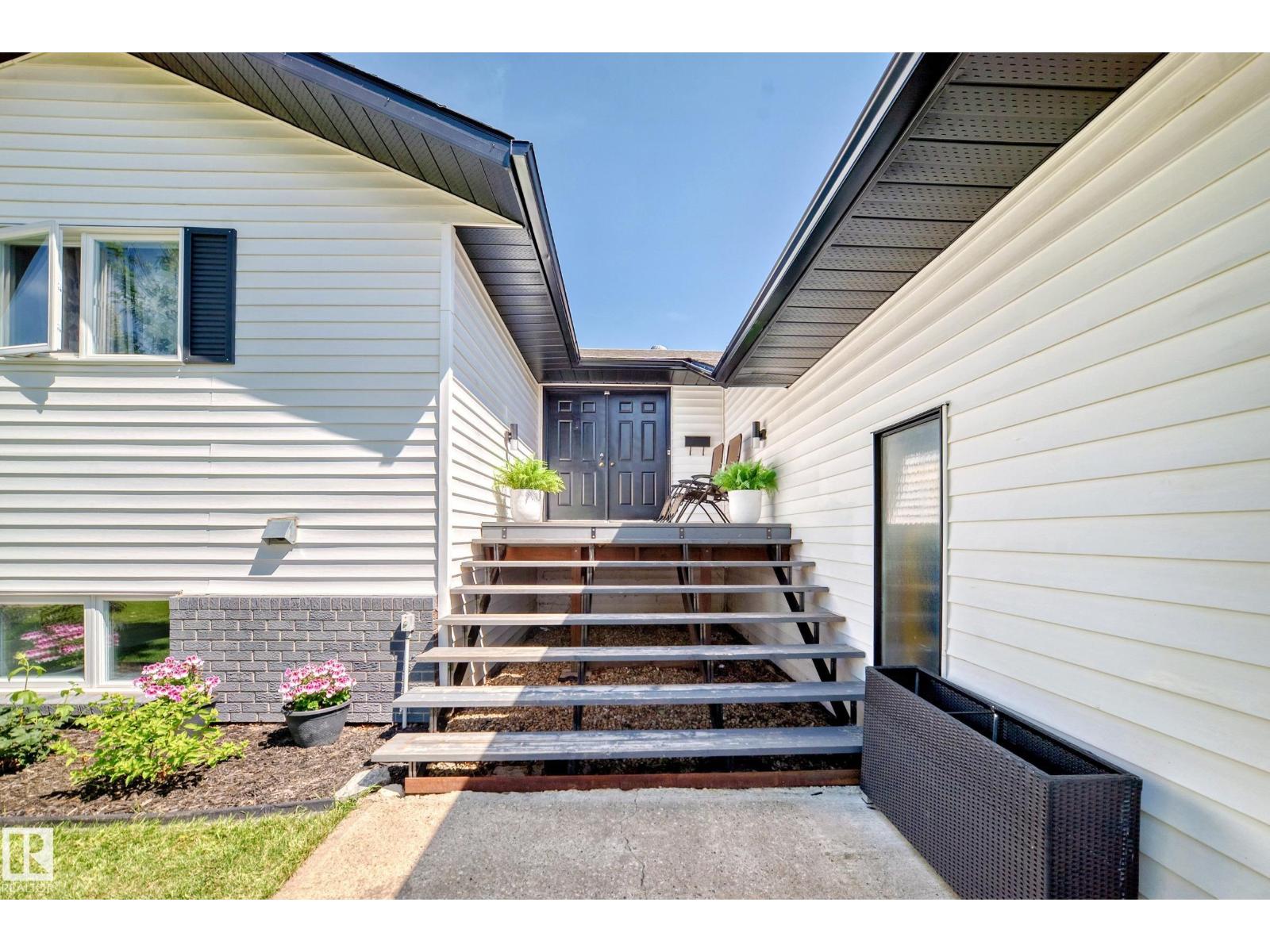 424 Butchart Dr Nw, Edmonton, Alberta  T6R 1R1 - Photo 7 - E4457650
