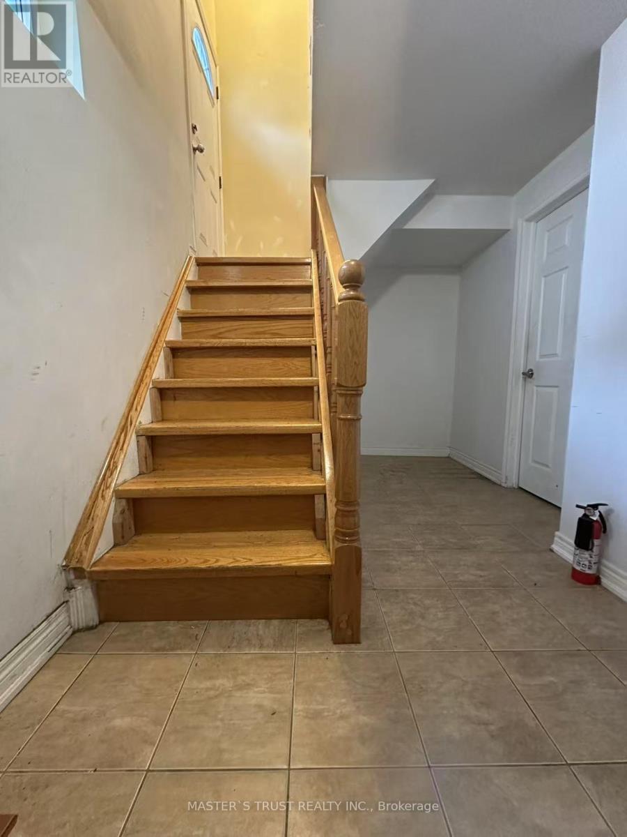 415 Marybay Crescent, Richmond Hill, Ontario  L4C 2X5 - Photo 2 - N12401773