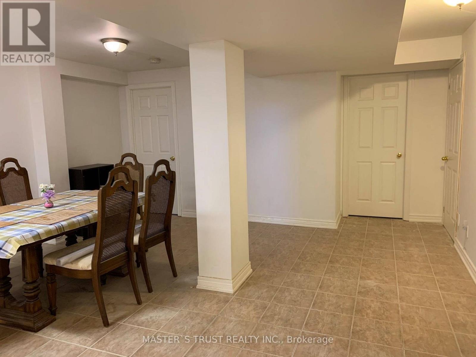 415 Marybay Crescent, Richmond Hill, Ontario  L4C 2X5 - Photo 3 - N12401773