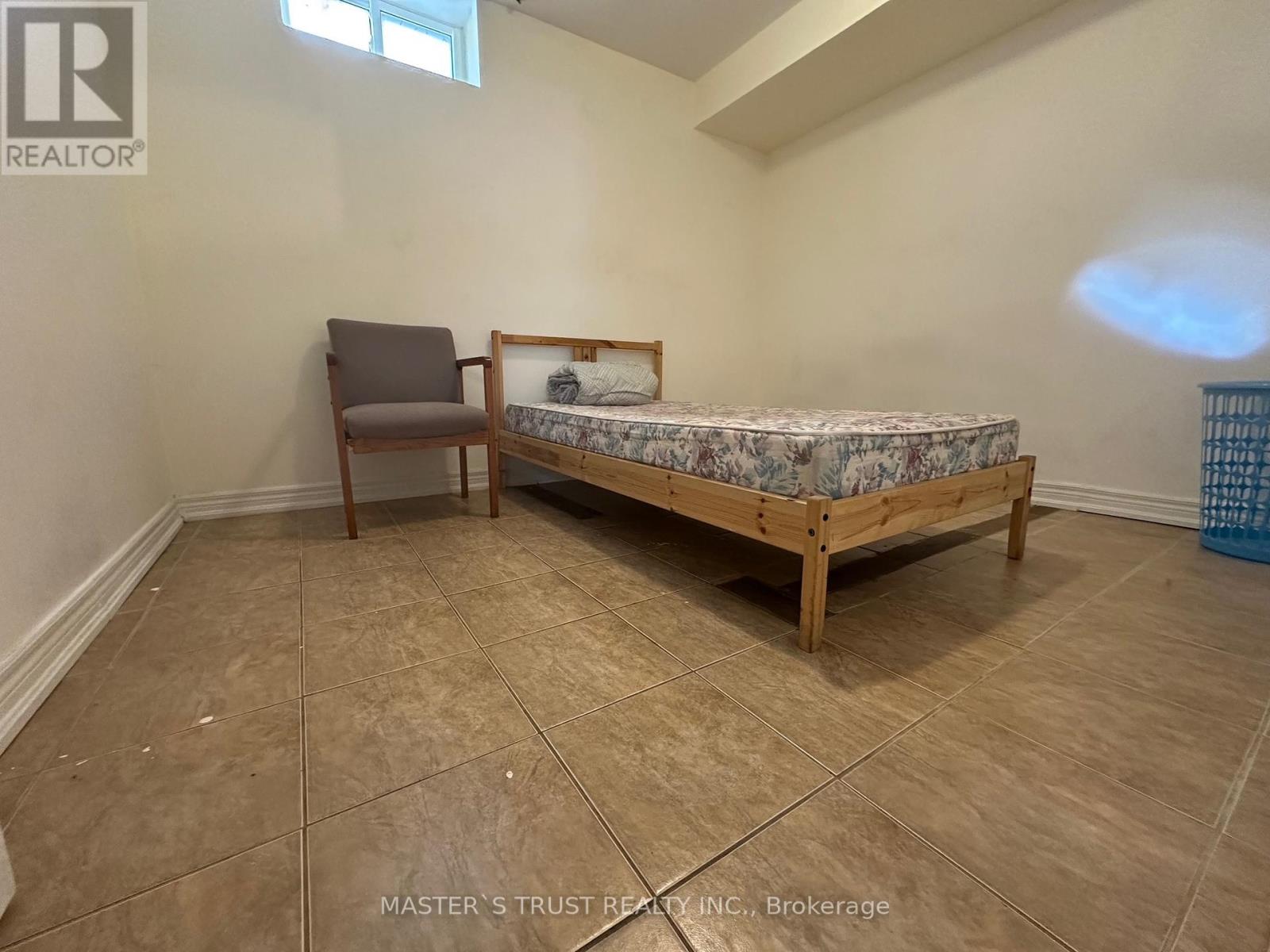 415 Marybay Crescent, Richmond Hill, Ontario  L4C 2X5 - Photo 5 - N12401773