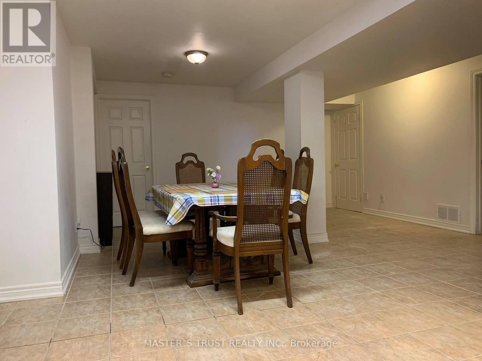 415 Marybay Crescent, Richmond Hill, Ontario  L4C 2X5 - Photo 7 - N12401773