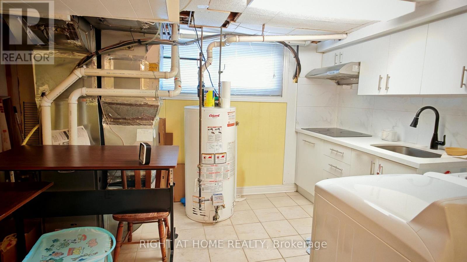 Basement - 27 Sussex Avenue, Richmond Hill, Ontario  L4C 2E5 - Photo 6 - N12401777
