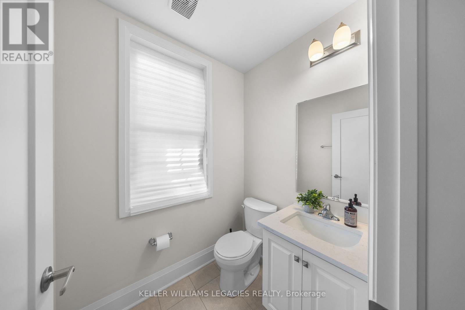 17 Kennisis Way, Vaughan (Maple), Ontario  L6A 3Y5 - Photo 11 - N12401781