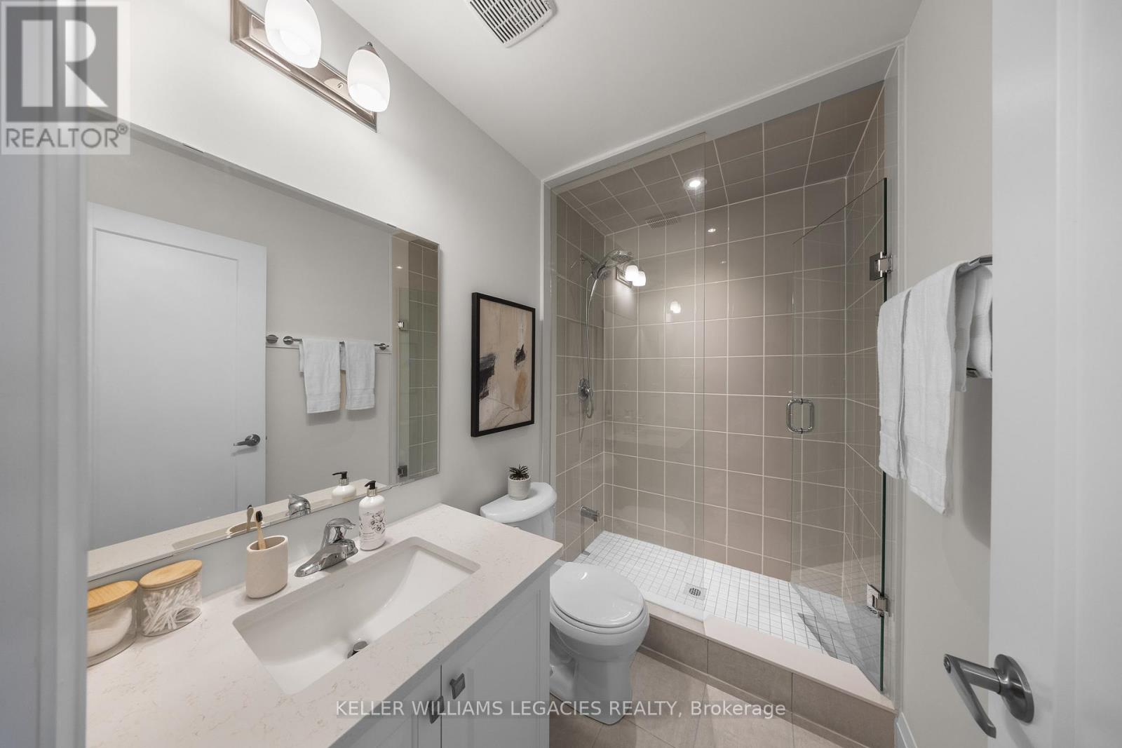 17 Kennisis Way, Vaughan (Maple), Ontario  L6A 3Y5 - Photo 29 - N12401781