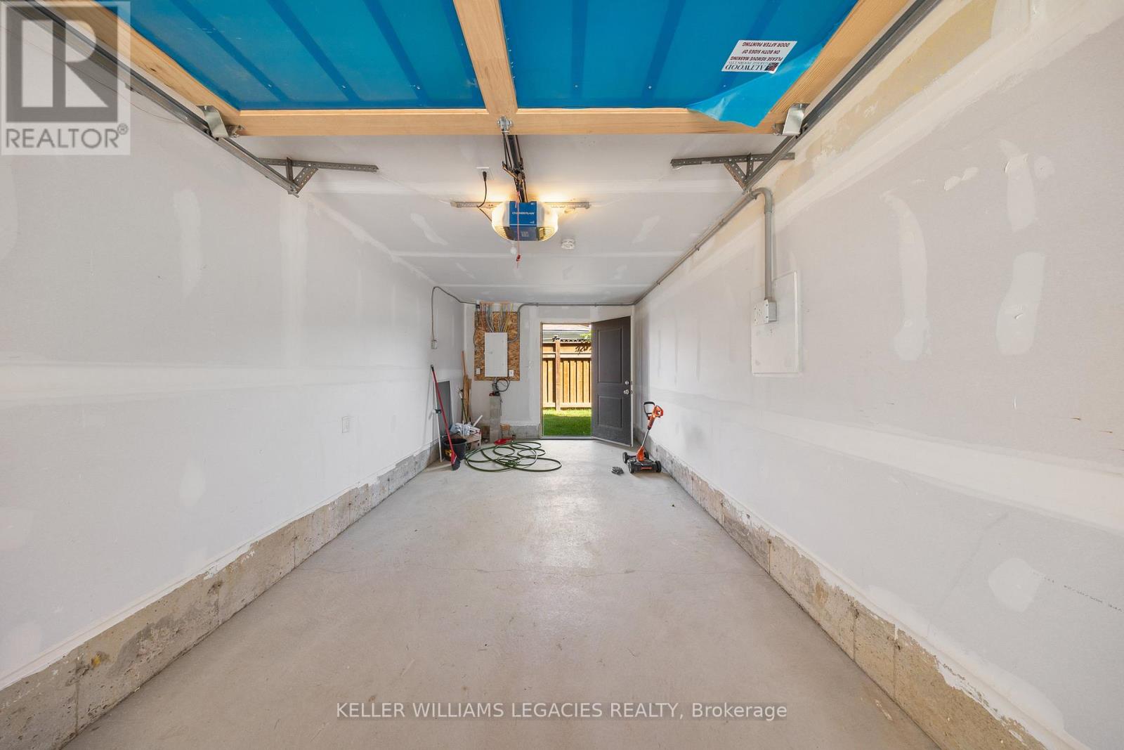 17 Kennisis Way, Vaughan (Maple), Ontario  L6A 3Y5 - Photo 32 - N12401781