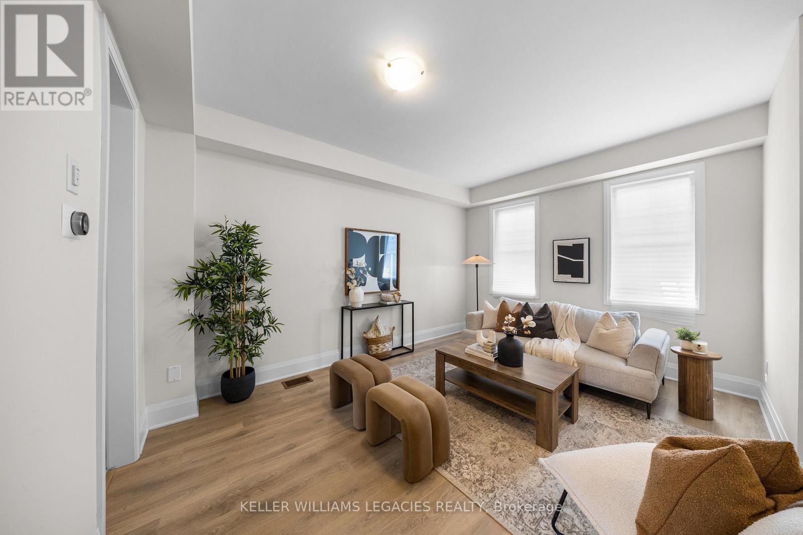 17 Kennisis Way, Vaughan (Maple), Ontario  L6A 3Y5 - Photo 6 - N12401781