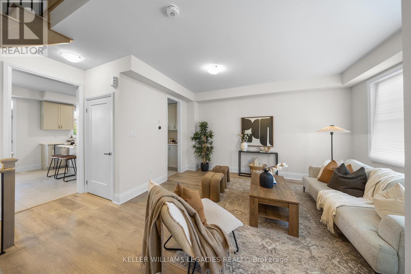 17 Kennisis Way, Vaughan (Maple), Ontario  L6A 3Y5 - Photo 9 - N12401781