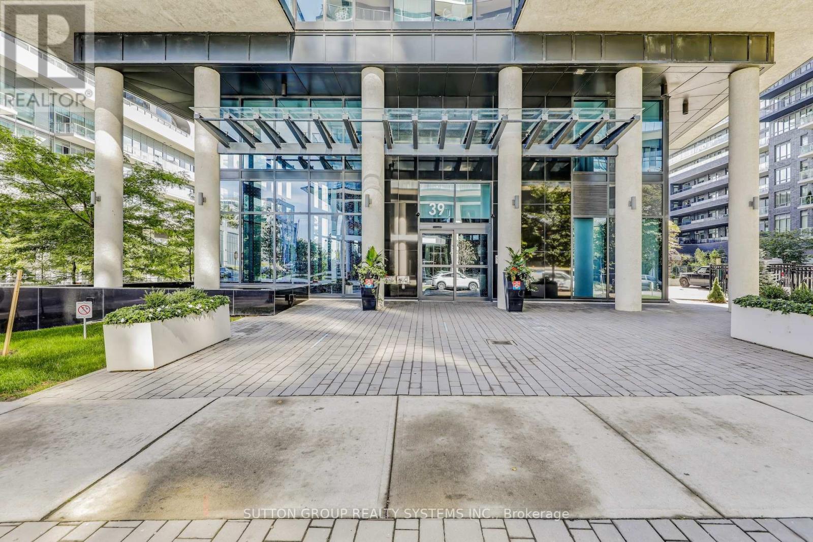 1604 - 39 Annie Craig Drive, Toronto, Ontario  M8V 0H1 - Photo 2 - W12401784
