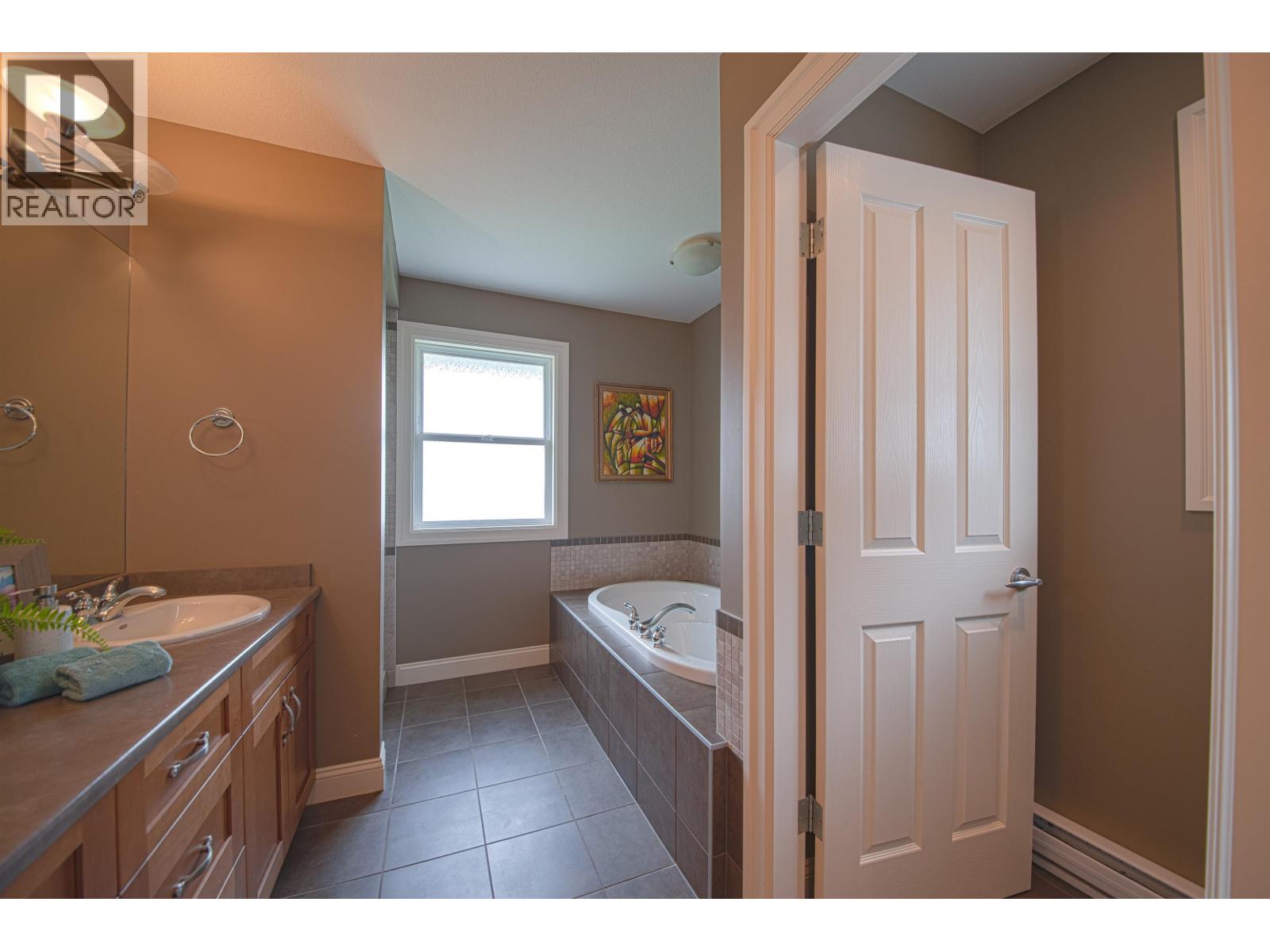 3301 Mctavish Court, Coquitlam, British Columbia  V3E 2Z7 - Photo 13 - R3047428