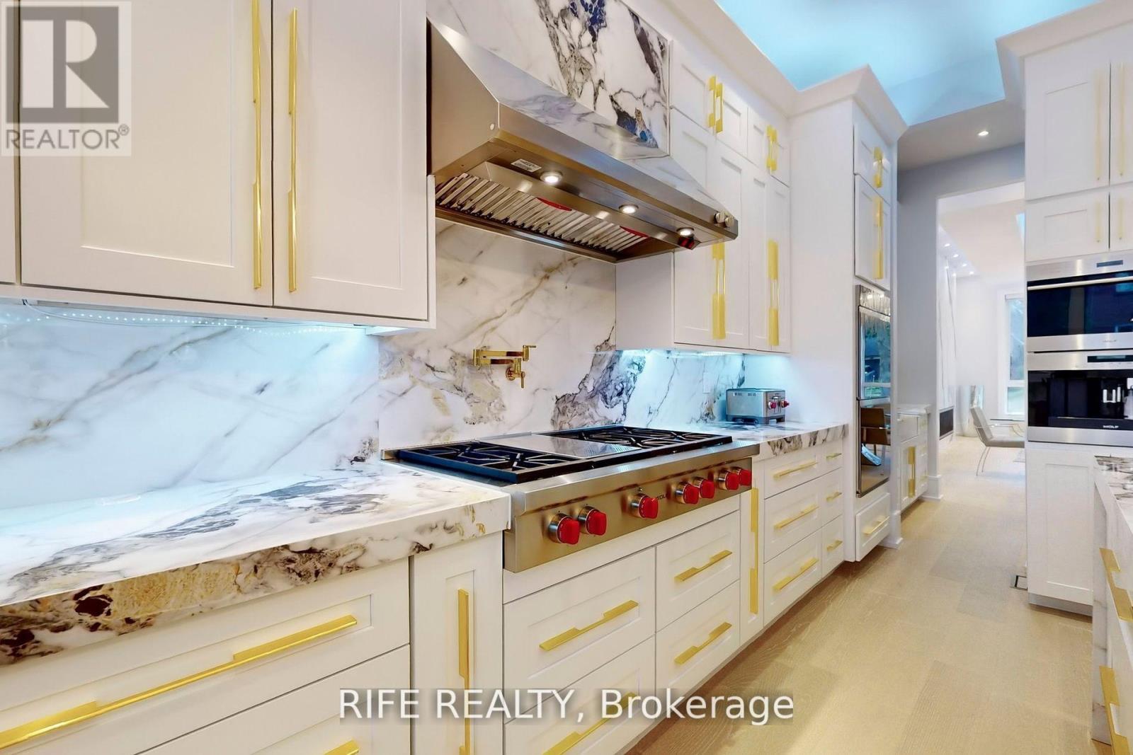 615 Briar Hill Avenue, Toronto, Ontario  M5N 1N4 - Photo 16 - C12375448
