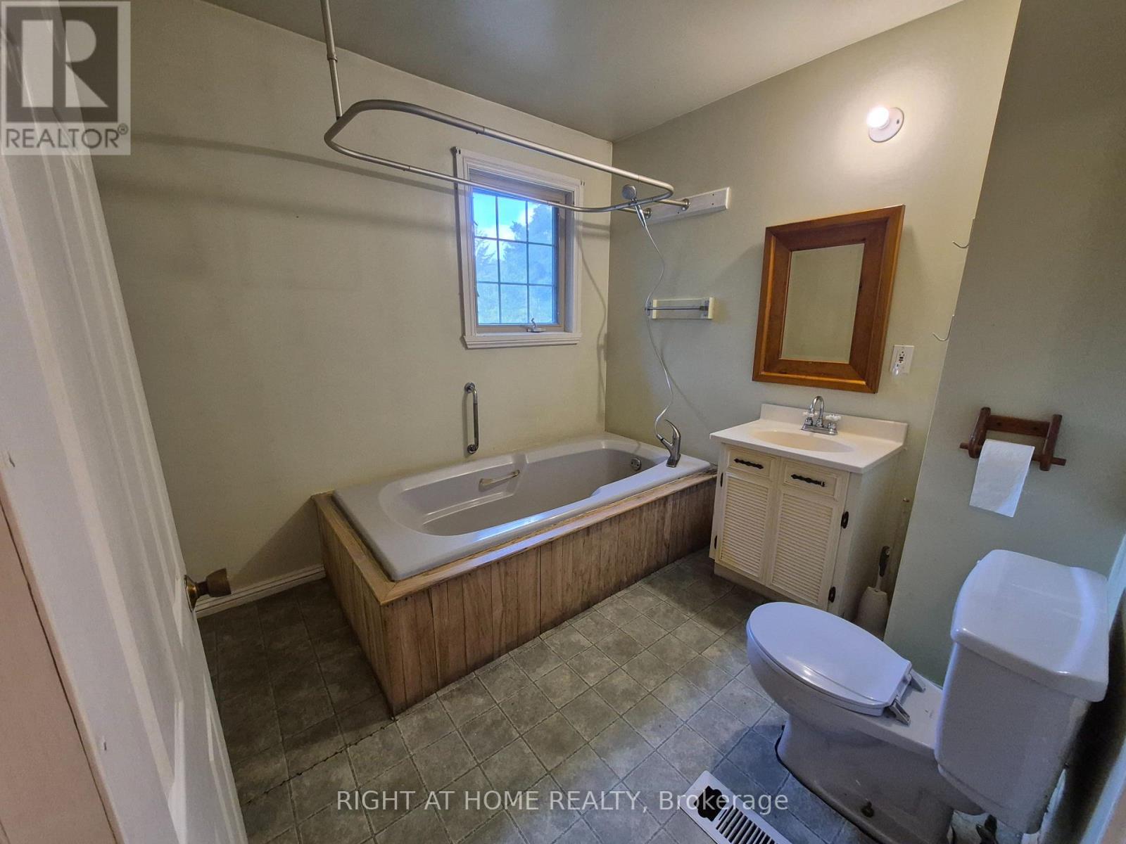 326 Calabogie Road, Mcnab/braeside, Ontario  K7S 3G8 - Photo 7 - X12401805