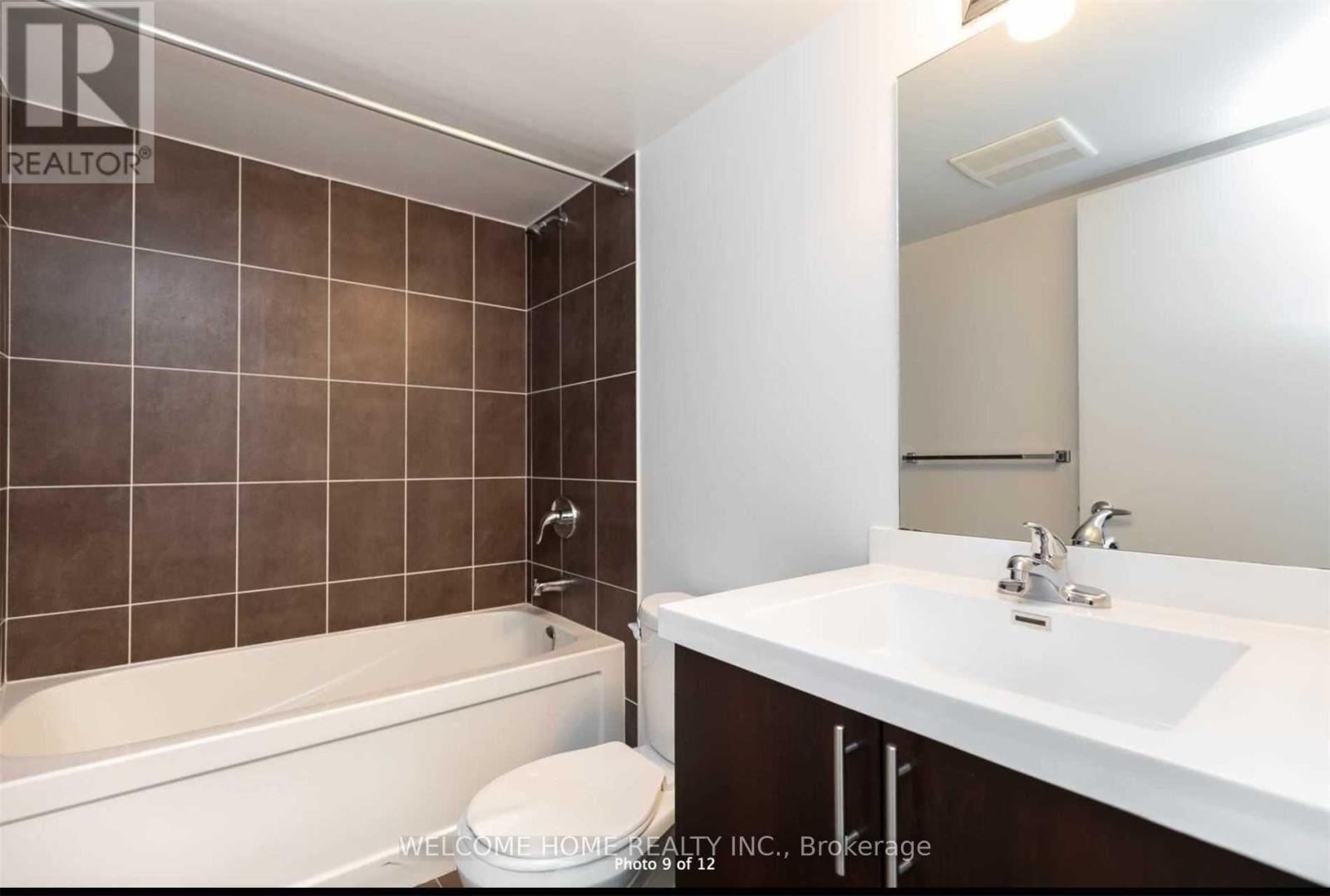 1702 - 1410 Dupont Road, Toronto, Ontario  P1B 8Z4 - Photo 13 - W12401795