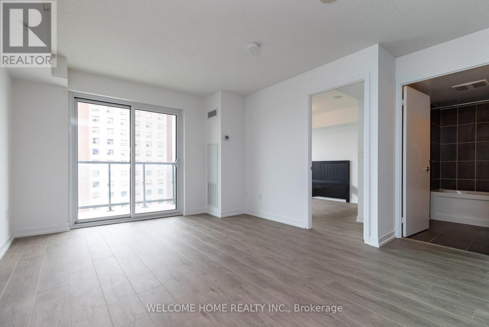 1702 - 1410 Dupont Road, Toronto, Ontario  P1B 8Z4 - Photo 6 - W12401795