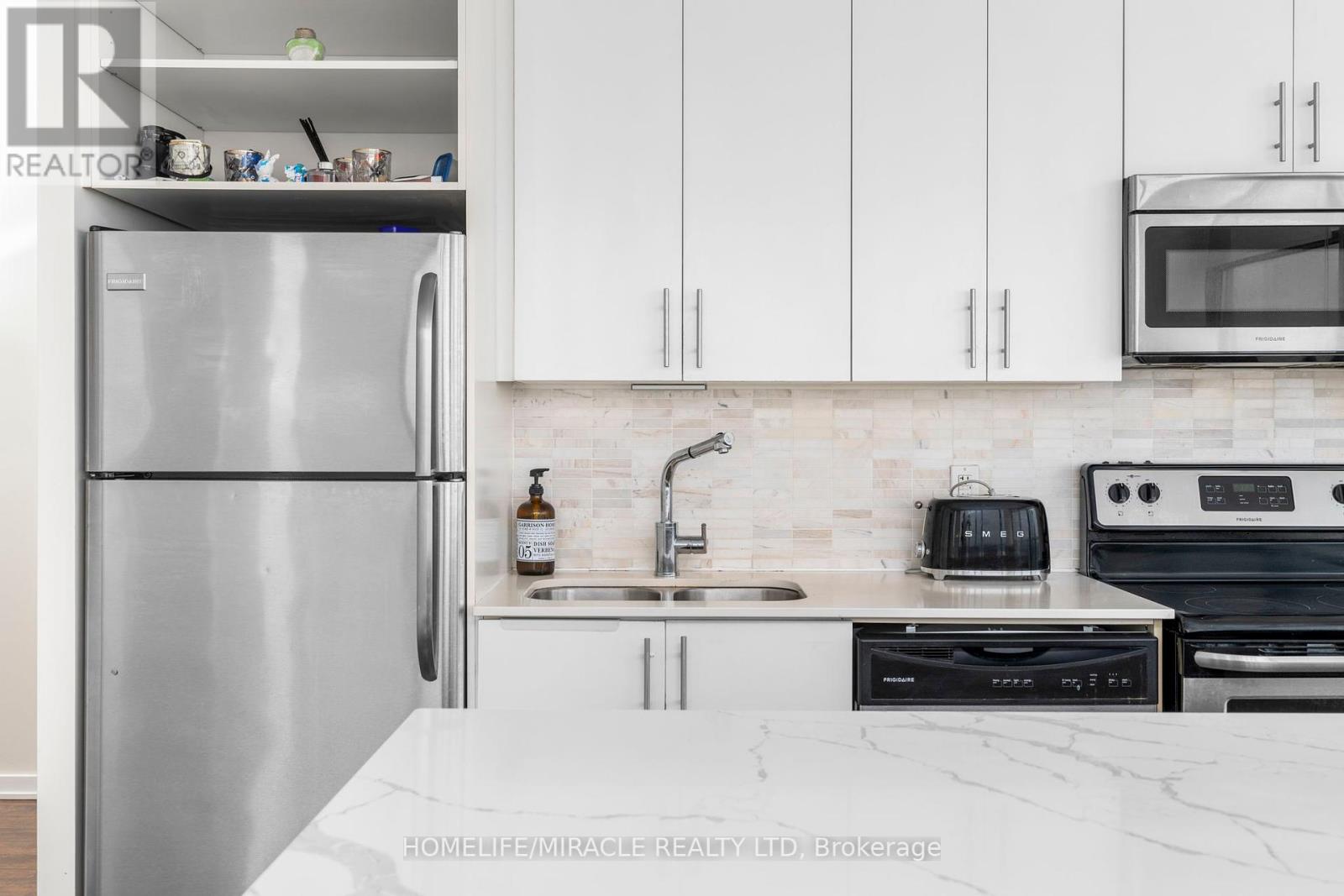 3410 - 105 The Queensway Avenue, Toronto (High Park-Swansea), Ontario  M6S 5B5 - Photo 6 - W12401800