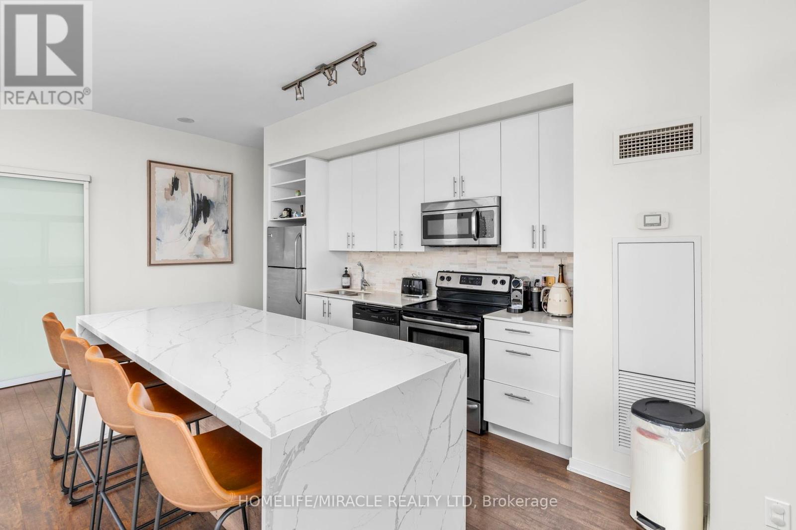 3410 - 105 The Queensway Avenue, Toronto (High Park-Swansea), Ontario  M6S 5B5 - Photo 8 - W12401800