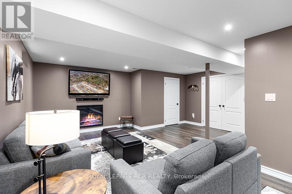 32 Borland Crescent, Caledon (Caledon East), Ontario  L7C 3M4 - Photo 40 - W12401803