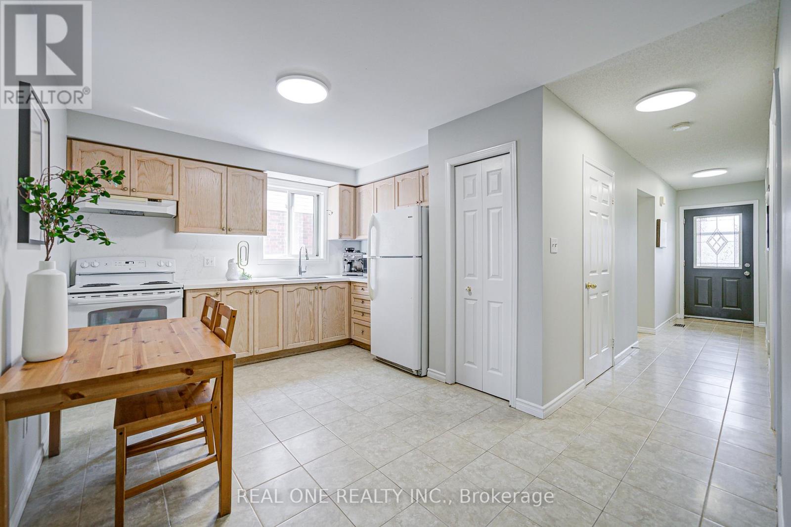 79 Lorenzo Drive, Hamilton, Ontario  L9A 5J5 - Photo 10 - X12401798