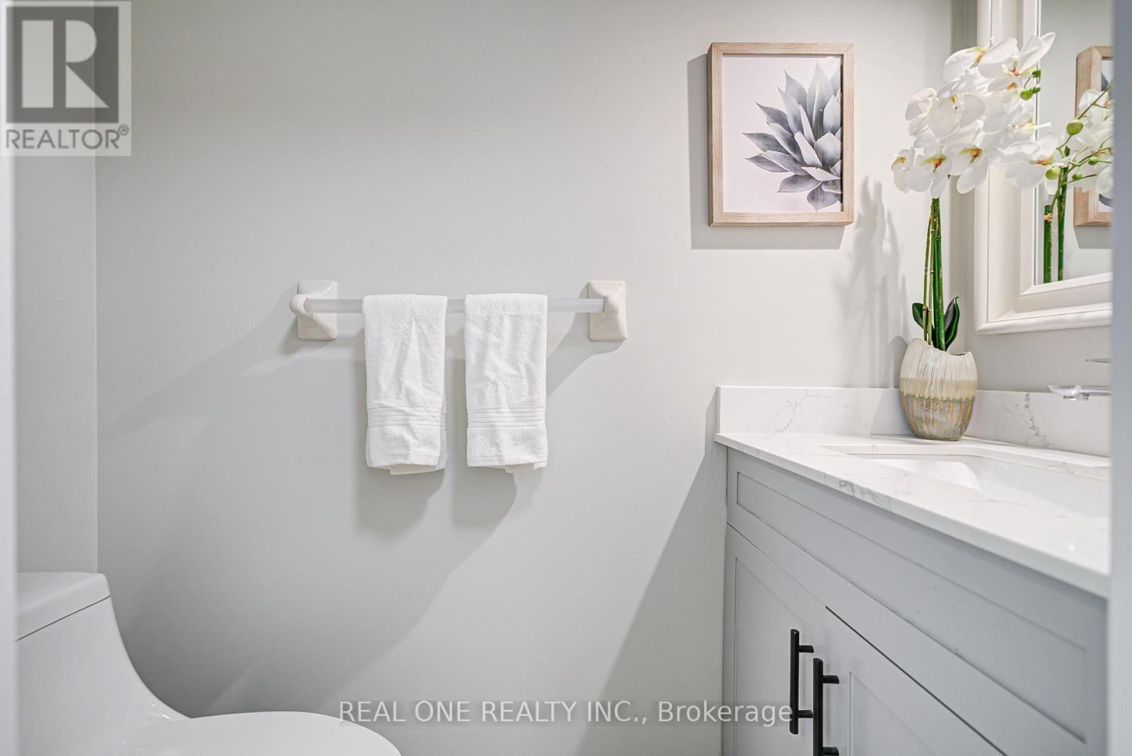 79 Lorenzo Drive, Hamilton, Ontario  L9A 5J5 - Photo 12 - X12401798