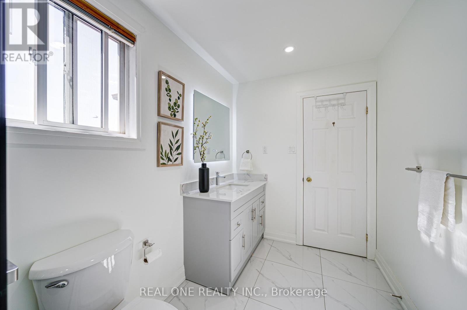 79 Lorenzo Drive, Hamilton, Ontario  L9A 5J5 - Photo 16 - X12401798