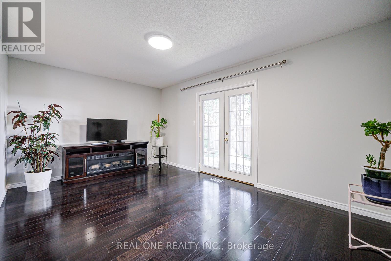 79 Lorenzo Drive, Hamilton, Ontario  L9A 5J5 - Photo 3 - X12401798