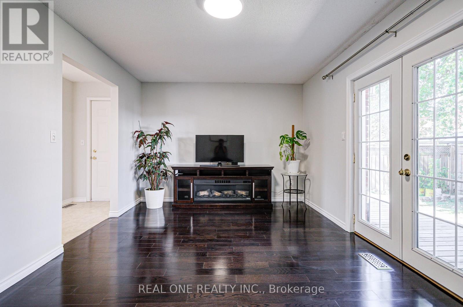 79 Lorenzo Drive, Hamilton, Ontario  L9A 5J5 - Photo 4 - X12401798