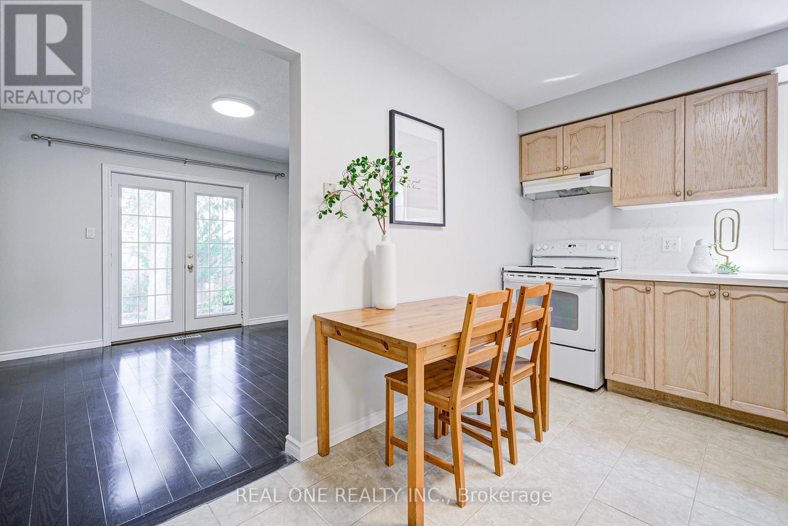 79 Lorenzo Drive, Hamilton, Ontario  L9A 5J5 - Photo 8 - X12401798