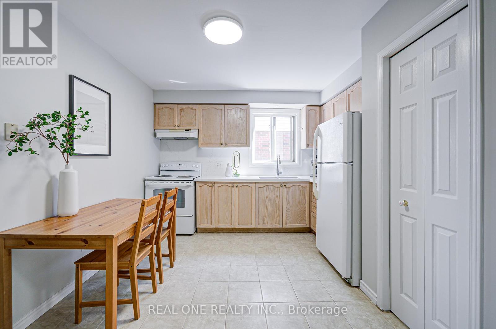 79 Lorenzo Drive, Hamilton, Ontario  L9A 5J5 - Photo 9 - X12401798