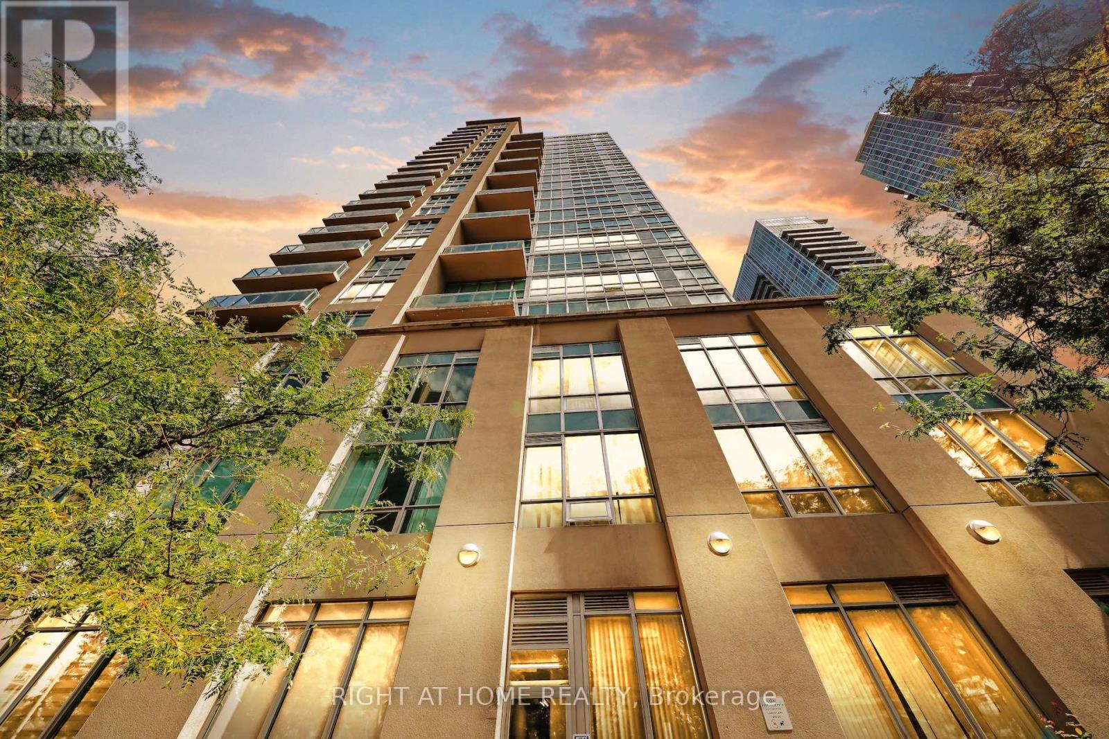 607 - 185 LEGION ROAD N, Toronto, Ontario