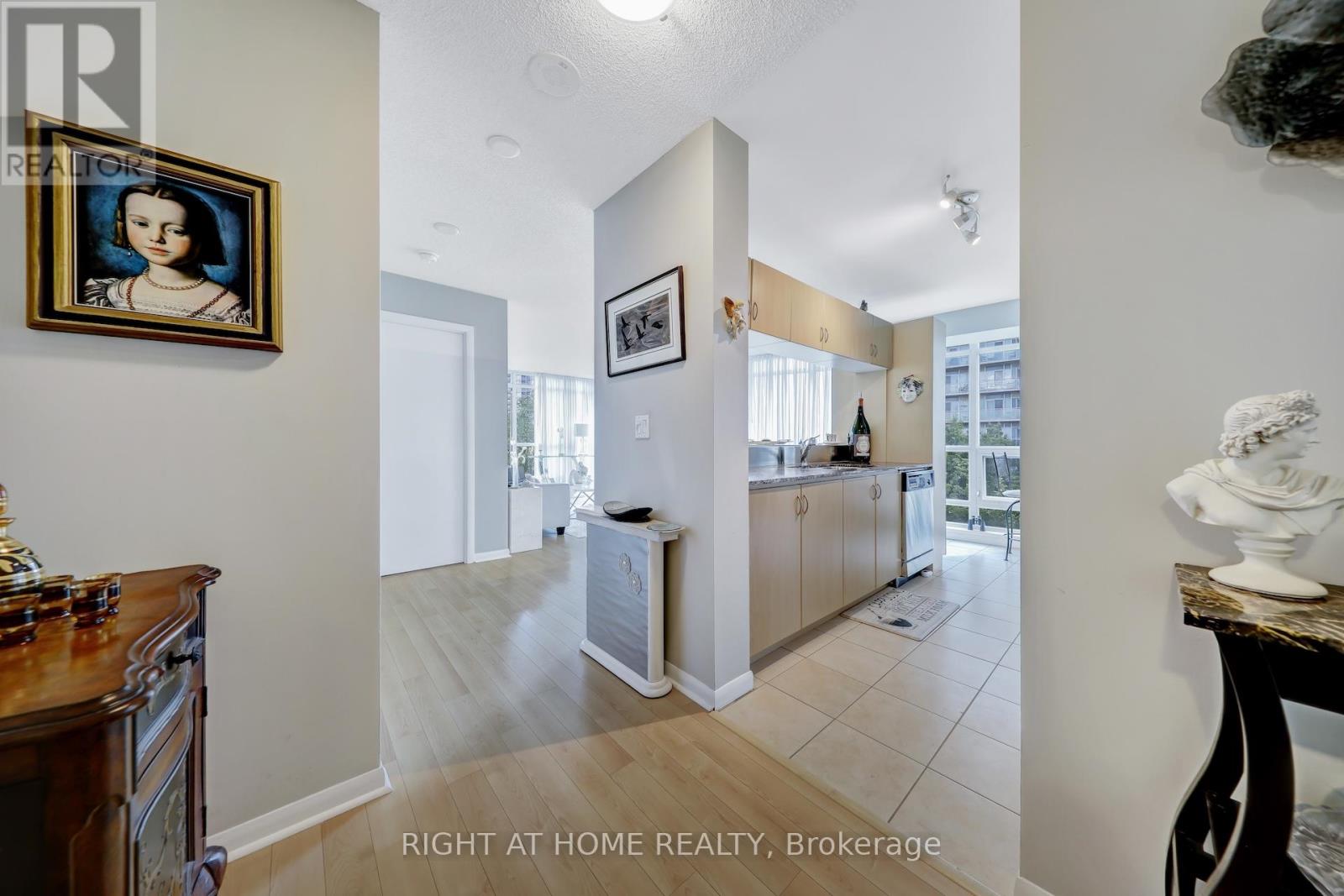 607 - 185 Legion Road N, Toronto, Ontario  M8Y 0A1 - Photo 10 - W12401808