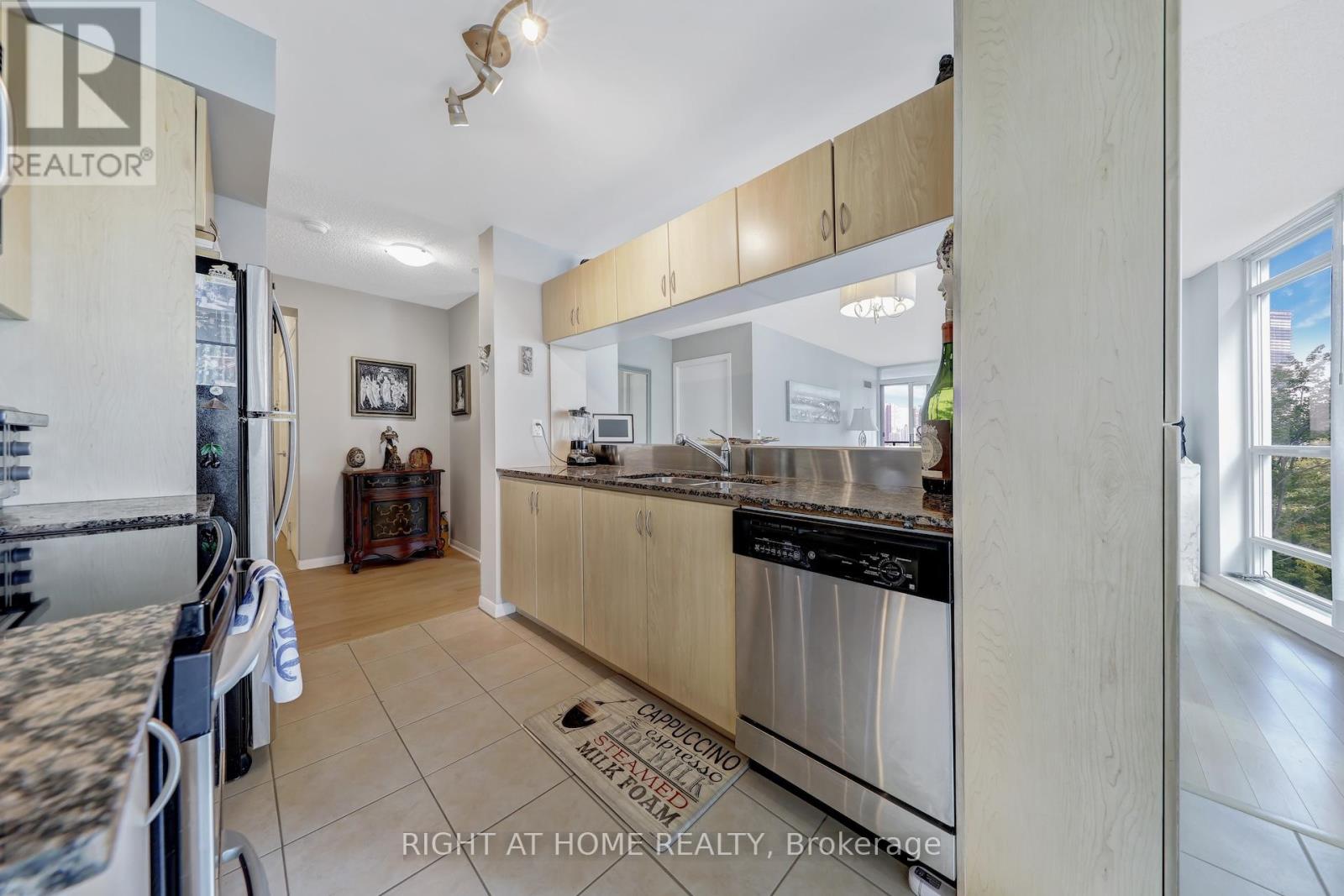 607 - 185 Legion Road N, Toronto, Ontario  M8Y 0A1 - Photo 11 - W12401808