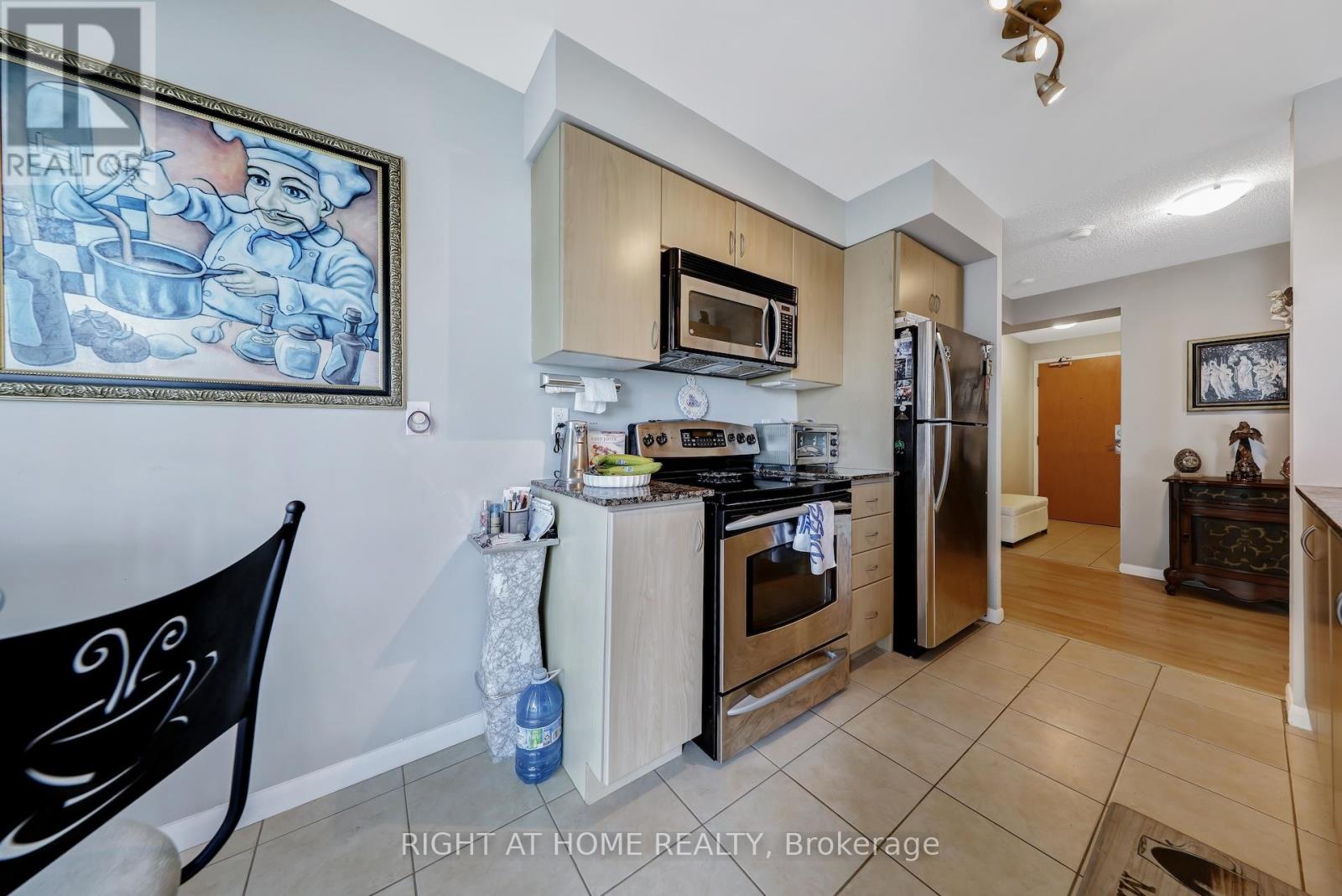 607 - 185 Legion Road N, Toronto, Ontario  M8Y 0A1 - Photo 13 - W12401808