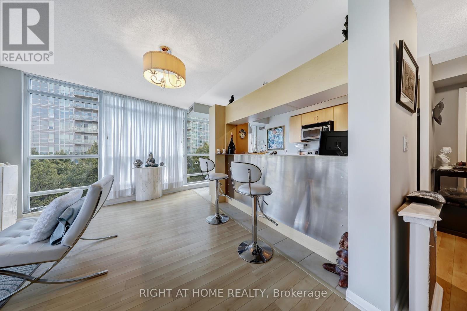 607 - 185 Legion Road N, Toronto, Ontario  M8Y 0A1 - Photo 15 - W12401808