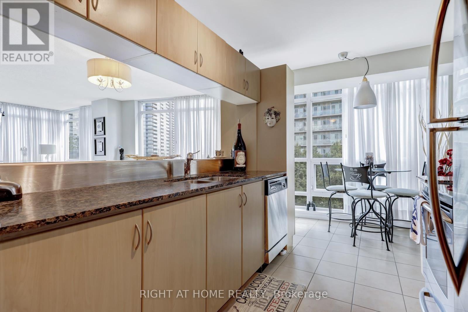 607 - 185 Legion Road N, Toronto, Ontario  M8Y 0A1 - Photo 16 - W12401808