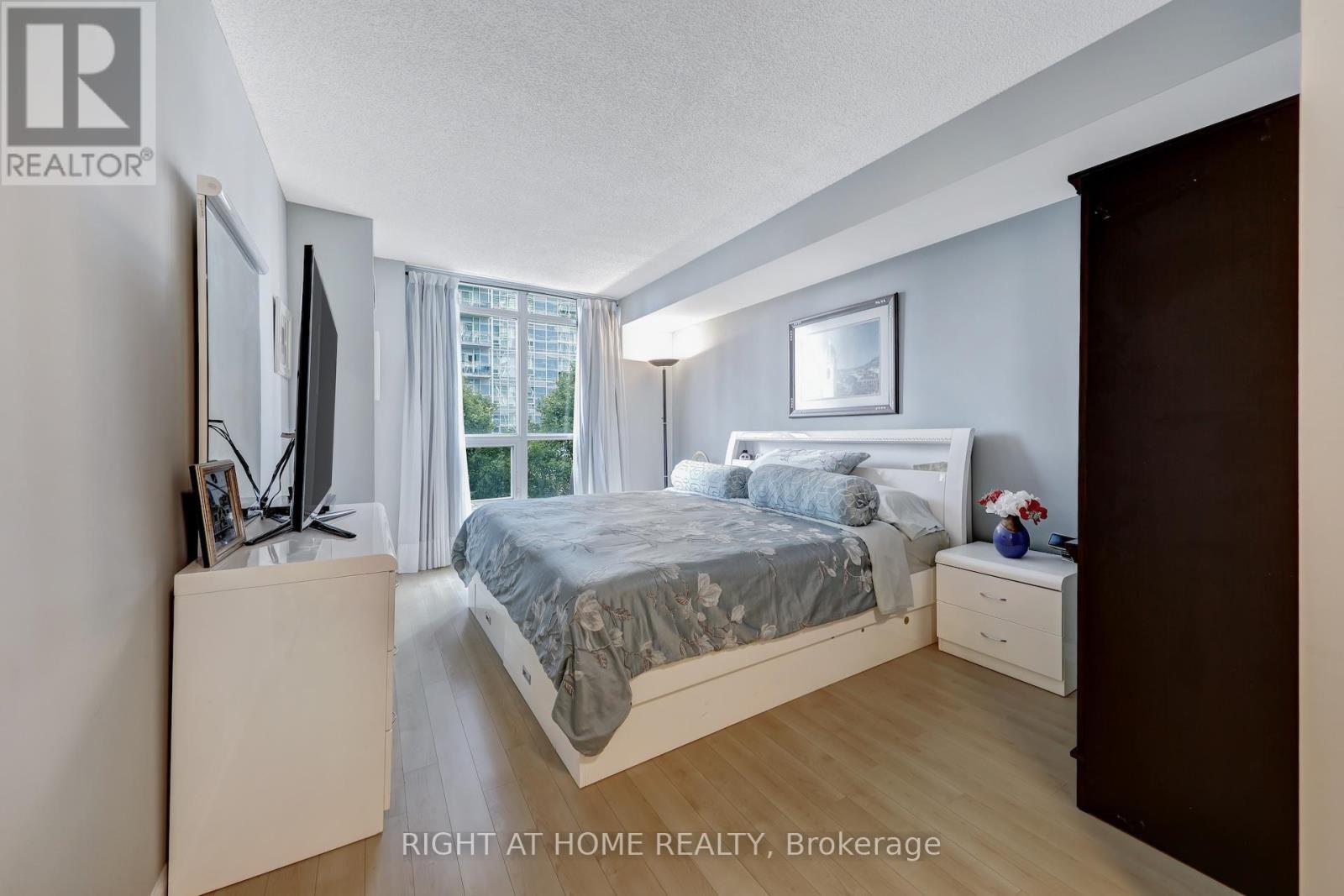 607 - 185 Legion Road N, Toronto, Ontario  M8Y 0A1 - Photo 18 - W12401808