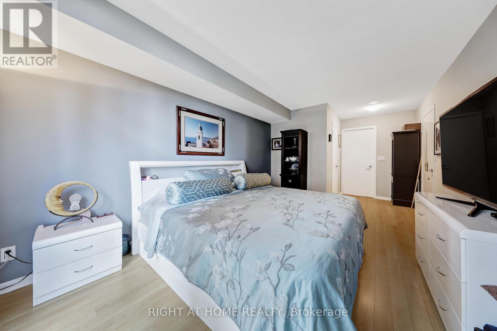 607 - 185 Legion Road N, Toronto, Ontario  M8Y 0A1 - Photo 19 - W12401808