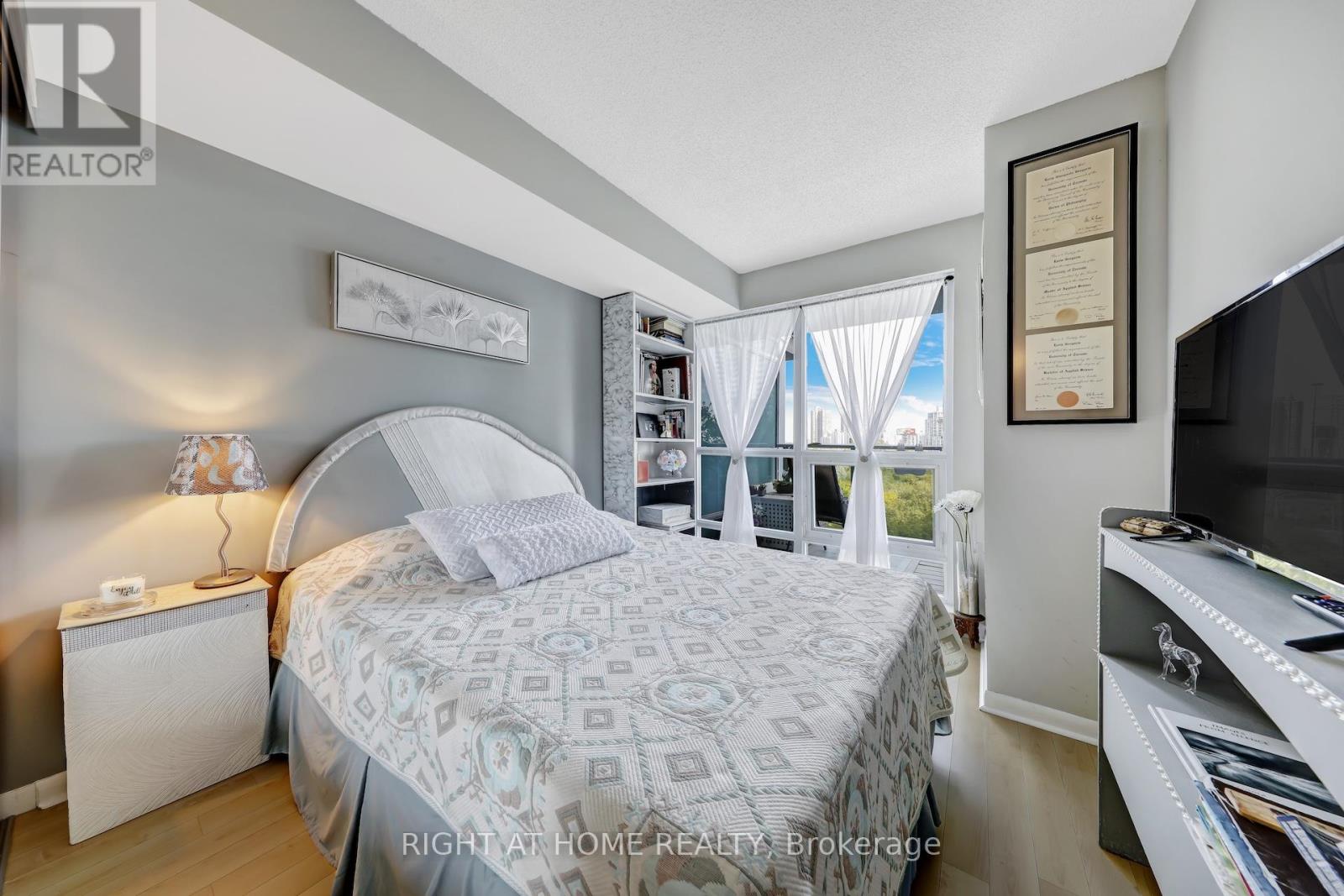 607 - 185 Legion Road N, Toronto, Ontario  M8Y 0A1 - Photo 21 - W12401808